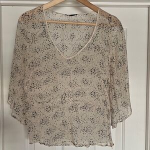 Chic Cream Floral V-Neck Blouse